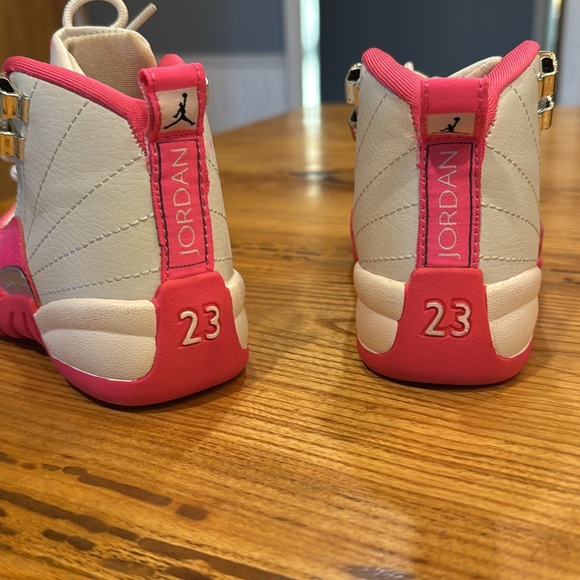 Dynamic pink retro Jordan 12 child size 11 - Picture 5 of 10
